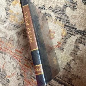 📕2001 World Book Encyclopedia Yearbook NEW